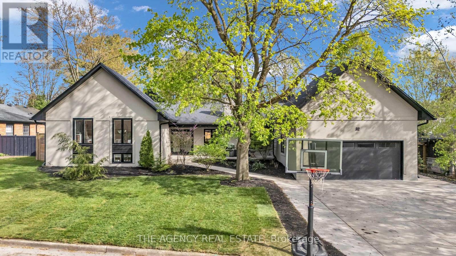 32 Hunt Village Crescent, London North, Ontario  N6H 4A3 - Photo 1 - X13237100