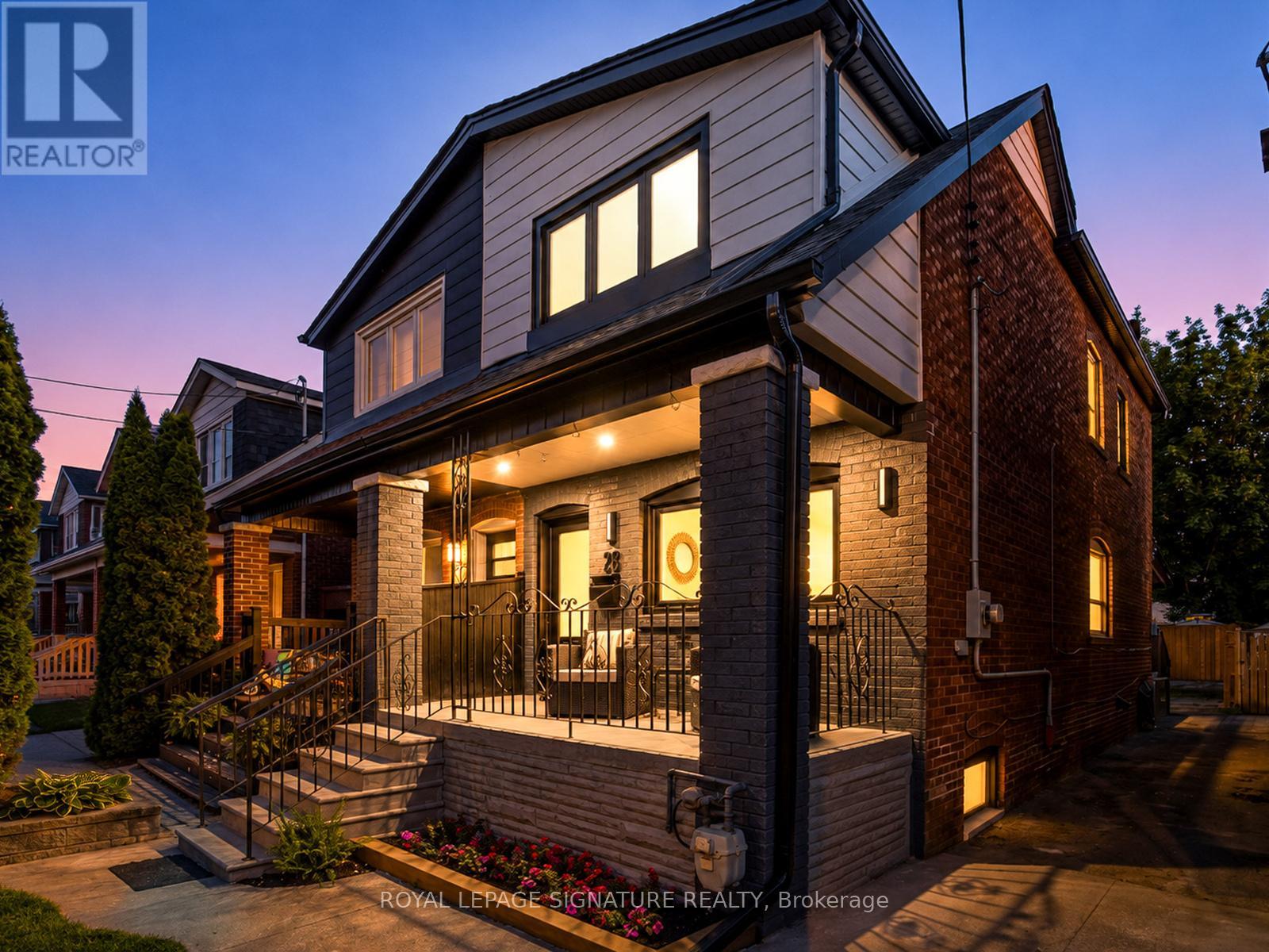 28 DURANT AVENUE, Toronto, Ontario