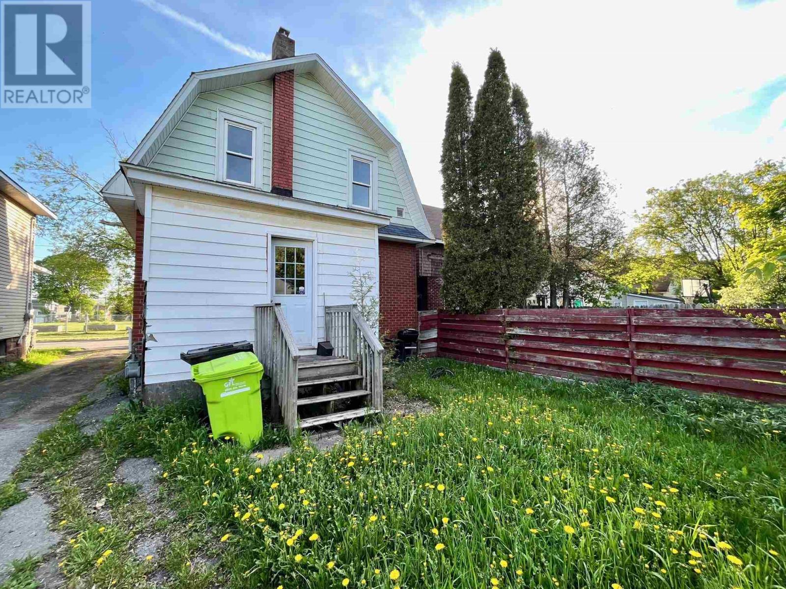 112 London St, Sault Ste. Marie, Ontario  P6A 2S4 - Photo 3 - SM261305