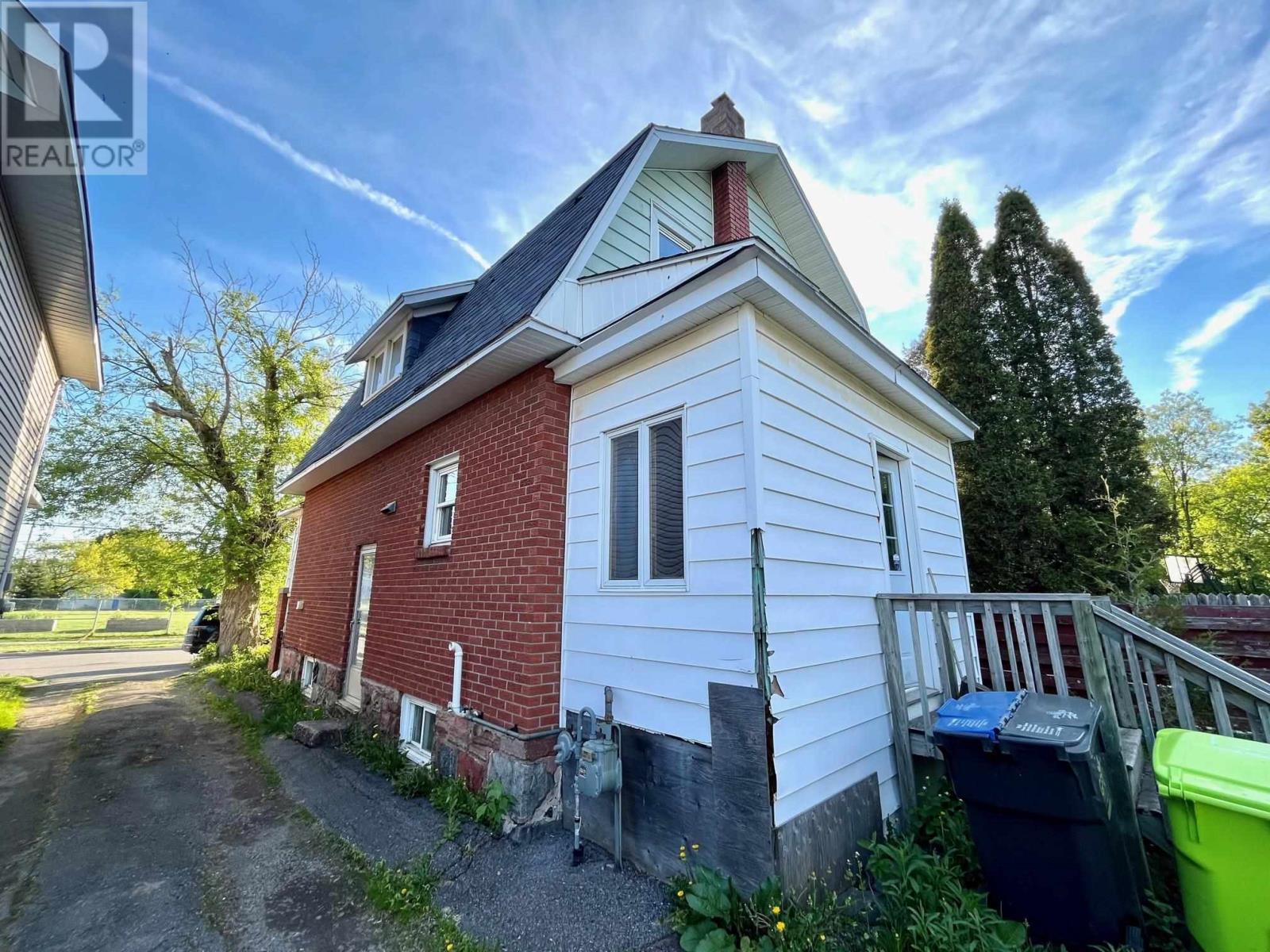 112 London St, Sault Ste. Marie, Ontario  P6A 2S4 - Photo 4 - SM261305