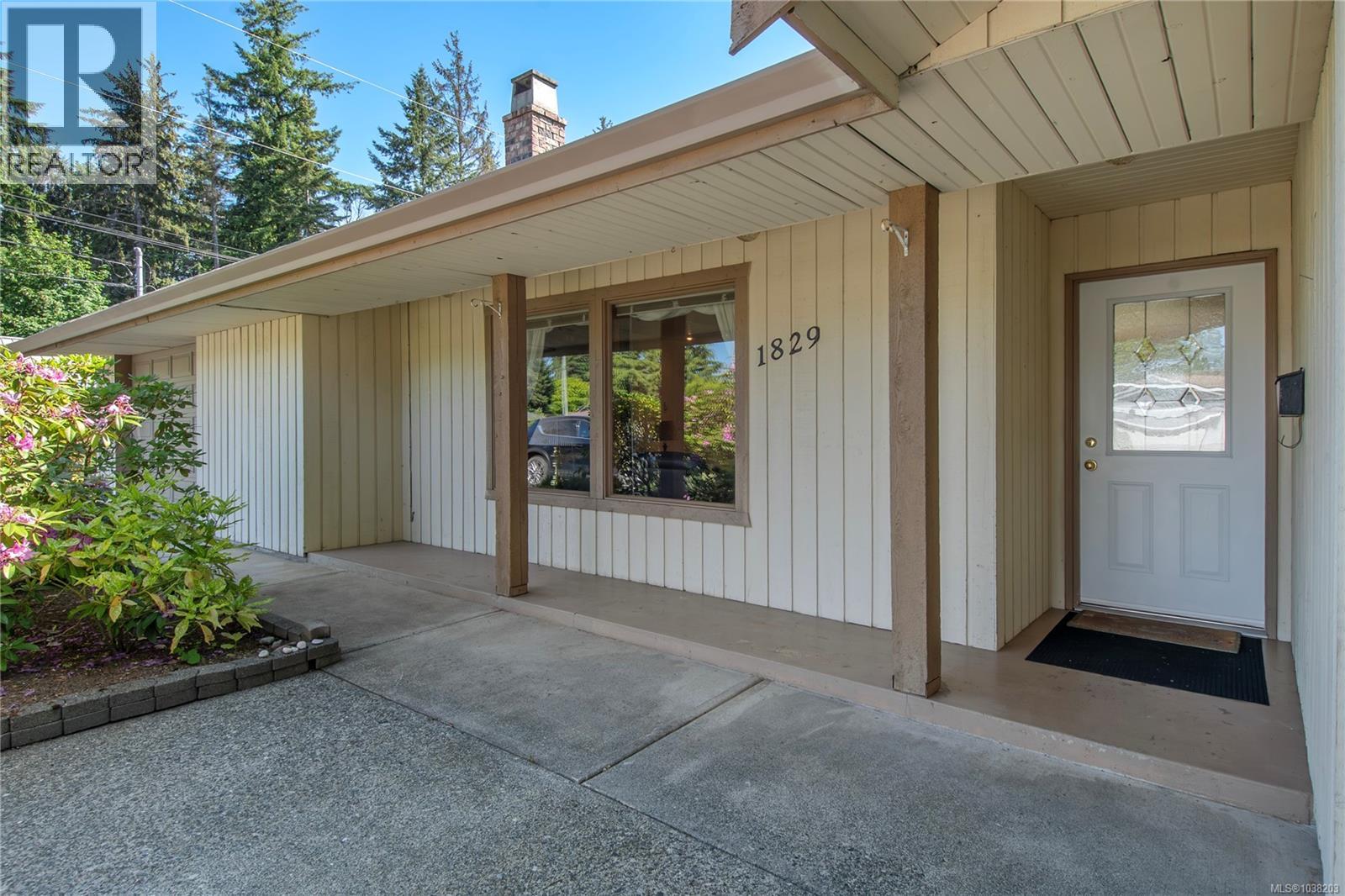 1829 Galerno Rd, Campbell River, British Columbia  V9W 5W7 - Photo 3 - 1038203