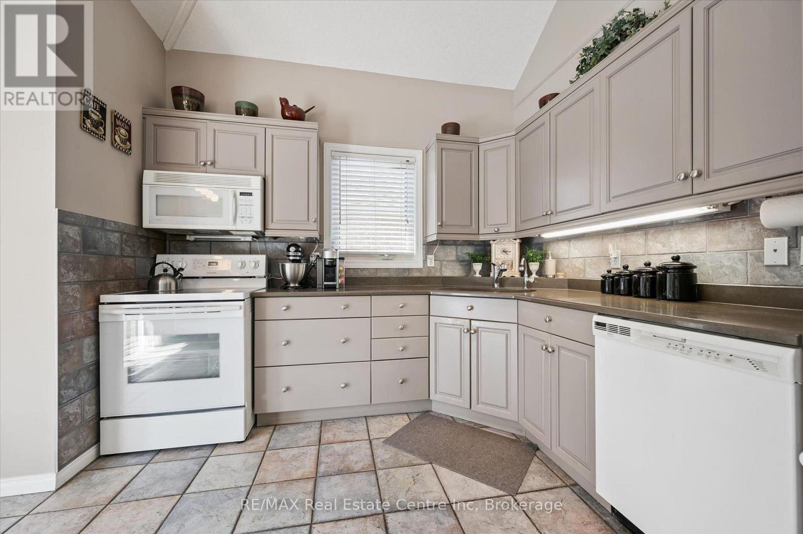 24 Pine Ridge Drive, Guelph, Ontario  N1L 1K3 - Photo 6 - X13237084