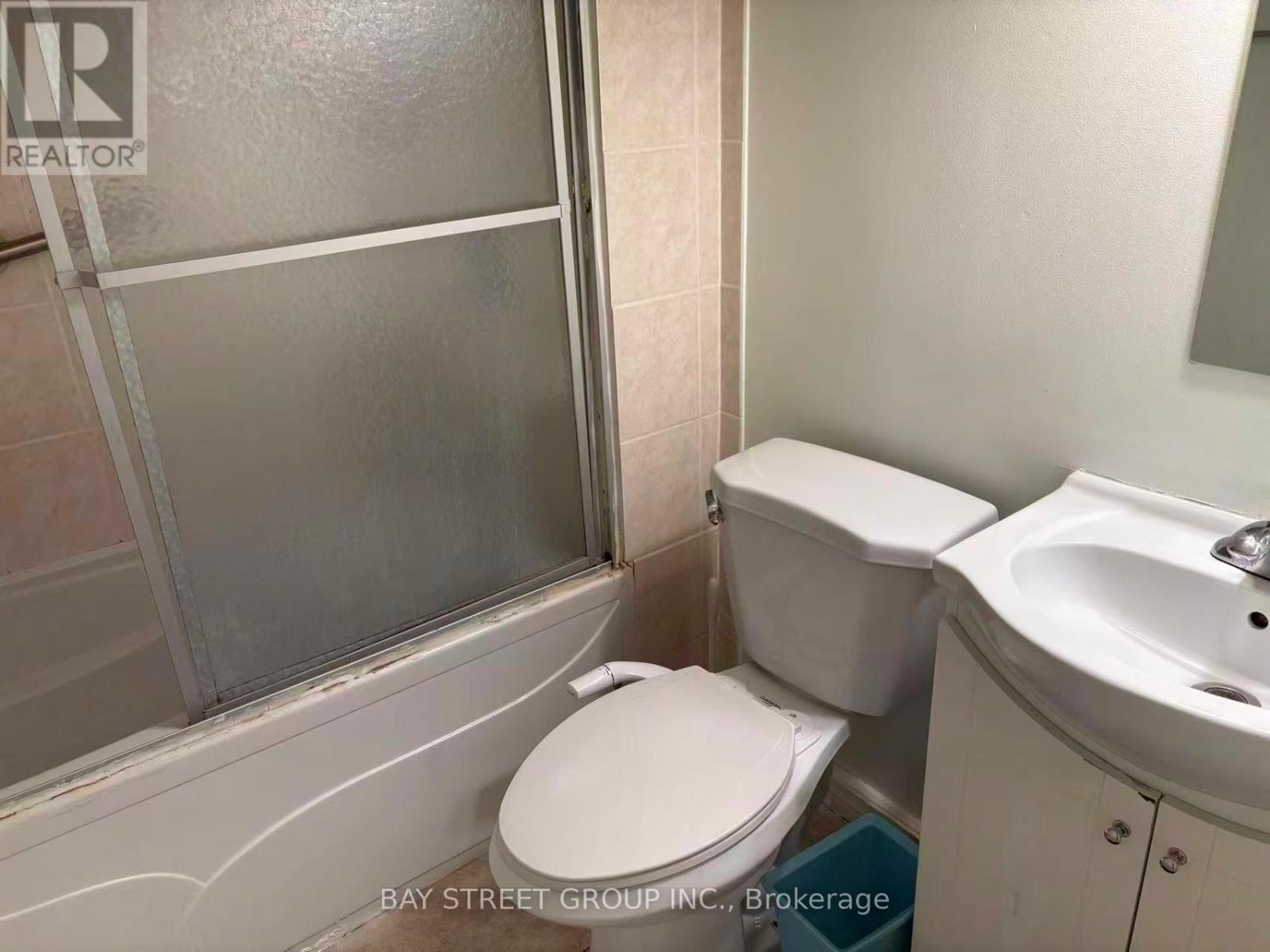 35 Cairnside Crescent, Toronto, Ontario  M2J 3M9 - Photo 3 - C13108438
