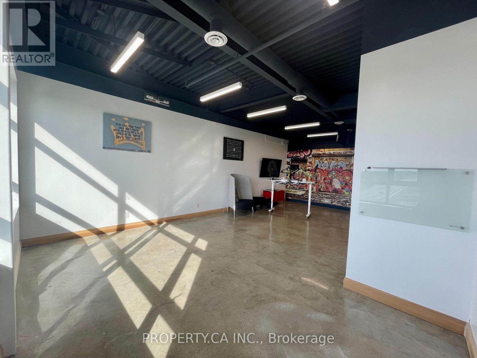 403 - 10 Bronte Street S, Milton, Ontario  L9T 9M2 - Photo 4 - W12443434