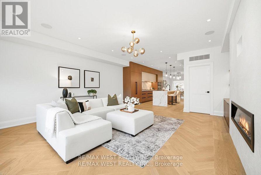 Upper - 390 Saint Clarens Avenue, Toronto, Ontario  M6H 3W3 - Photo 10 - C13236964