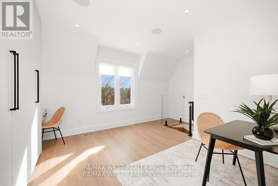 Upper - 390 Saint Clarens Avenue, Toronto, Ontario  M6H 3W3 - Photo 12 - C13236964