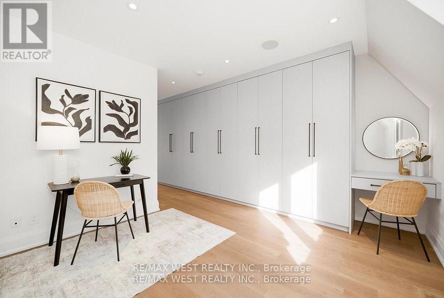 Upper - 390 Saint Clarens Avenue, Toronto, Ontario  M6H 3W3 - Photo 13 - C13236964