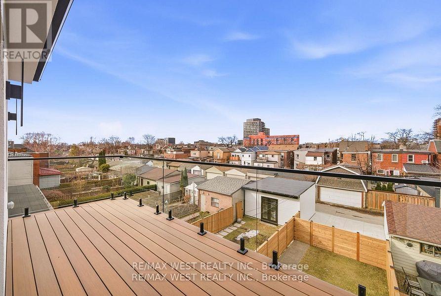 Upper - 390 Saint Clarens Avenue, Toronto, Ontario  M6H 3W3 - Photo 16 - C13236964