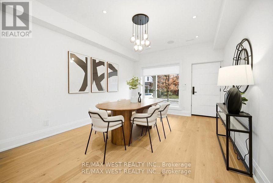 Upper - 390 Saint Clarens Avenue, Toronto, Ontario  M6H 3W3 - Photo 2 - C13236964