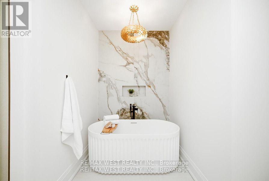 Upper - 390 Saint Clarens Avenue, Toronto, Ontario  M6H 3W3 - Photo 20 - C13236964