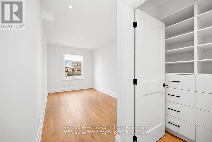 Upper - 390 Saint Clarens Avenue, Toronto, Ontario  M6H 3W3 - Photo 22 - C13236964