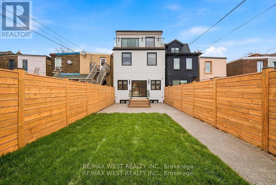 Upper - 390 Saint Clarens Avenue, Toronto, Ontario  M6H 3W3 - Photo 23 - C13236964