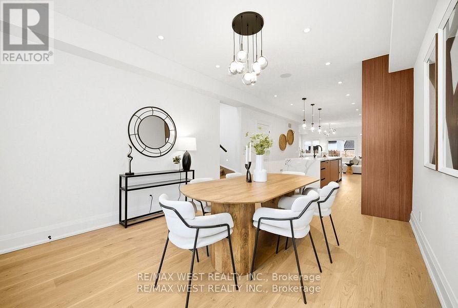Upper - 390 Saint Clarens Avenue, Toronto, Ontario  M6H 3W3 - Photo 4 - C13236964
