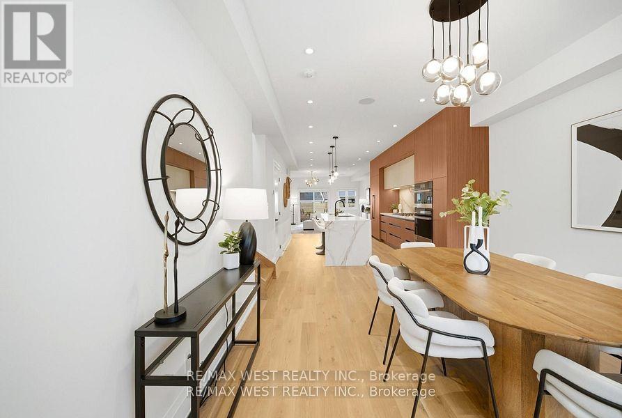 Upper - 390 Saint Clarens Avenue, Toronto, Ontario  M6H 3W3 - Photo 5 - C13236964