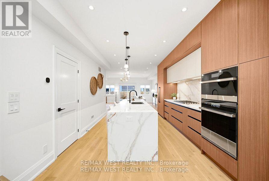 Upper - 390 Saint Clarens Avenue, Toronto, Ontario  M6H 3W3 - Photo 6 - C13236964