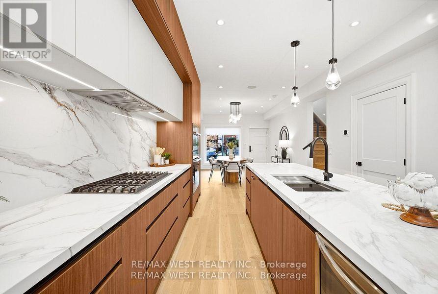 Upper - 390 Saint Clarens Avenue, Toronto, Ontario  M6H 3W3 - Photo 8 - C13236964