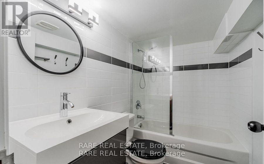 Lower - 538 Roxton Road, Toronto, Ontario  M6G 3R4 - Photo 4 - C13236972