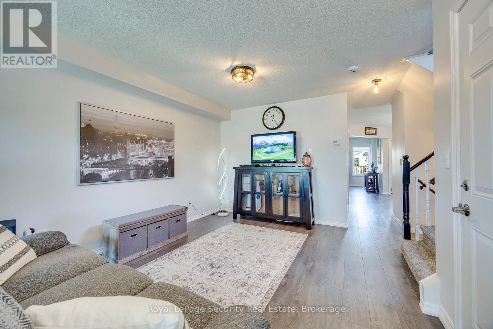 81 Ipswich Place, Whitby, Ontario  L1M 2K1 - Photo 3 - E13236976