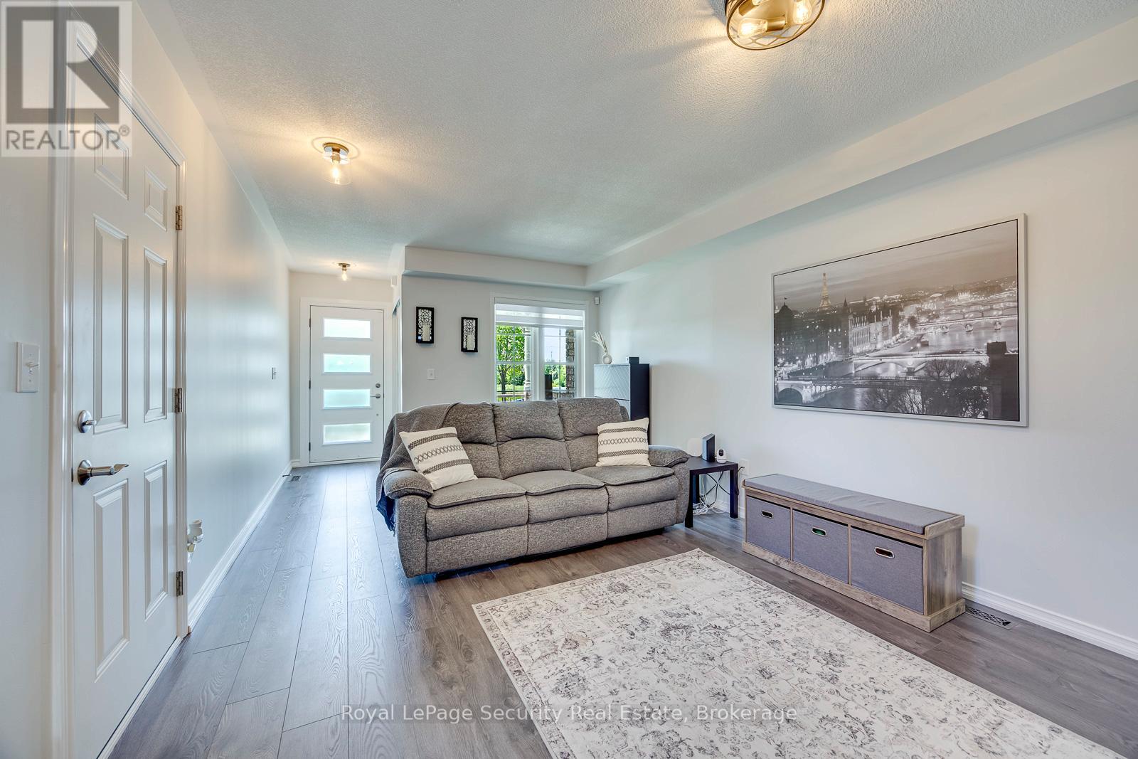 81 Ipswich Place, Whitby, Ontario  L1M 2K1 - Photo 4 - E13236976