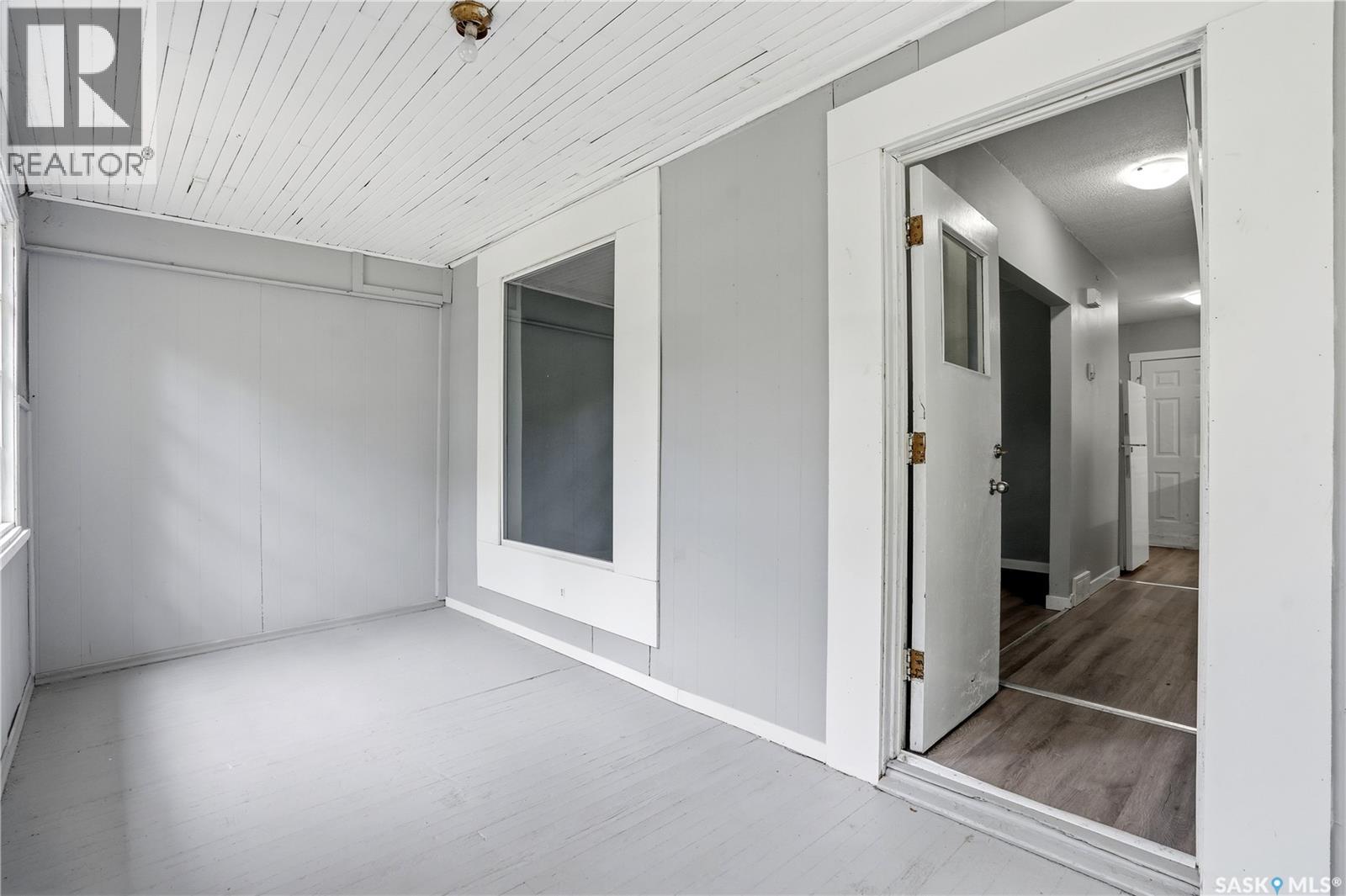 735 Wascana Street, Regina, Saskatchewan  S4T 4H6 - Photo 2 - SK038182