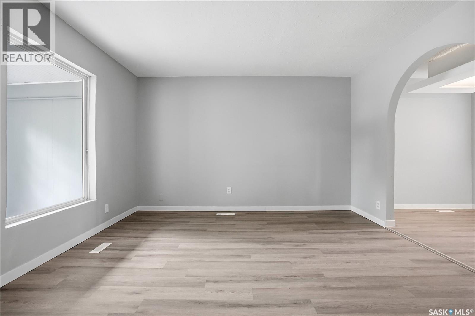 735 Wascana Street, Regina, Saskatchewan  S4T 4H6 - Photo 4 - SK038182