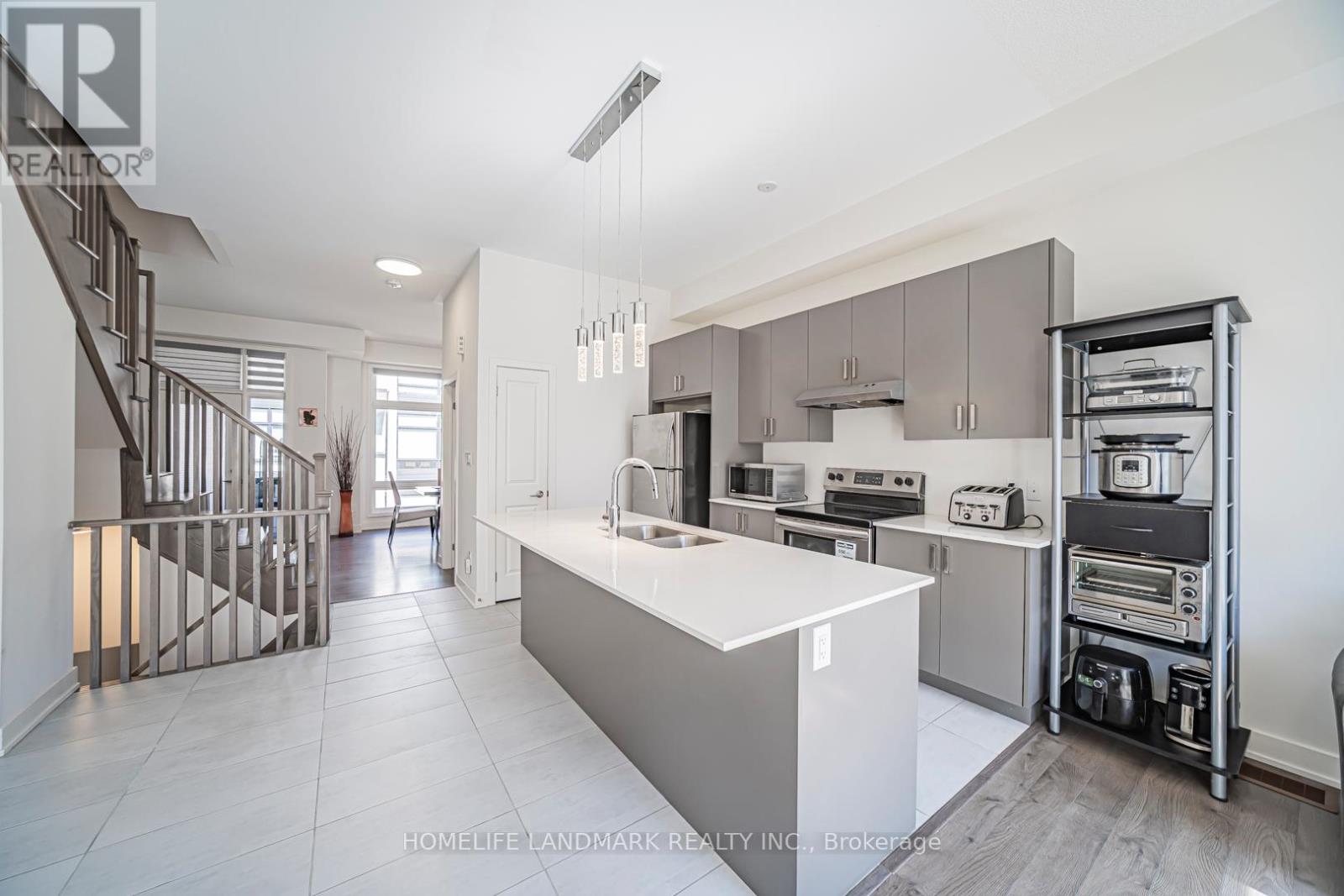 22 Benoit Street, Vaughan, Ontario  L4H 4R7 - Photo 6 - N13236950