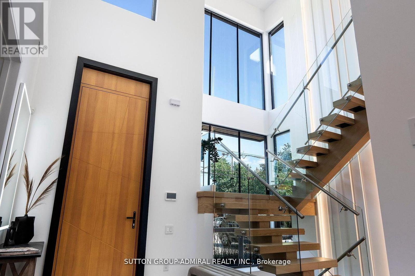 126 Wood Lane, Richmond Hill, Ontario  L4C 4W1 - Photo 2 - N13236980