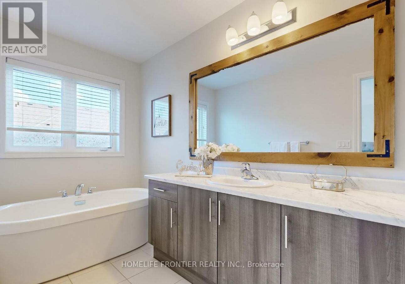 83 Alvin Pegg Drive, East Gwillimbury, Ontario  L9N 0R7 - Photo 4 - N13236992