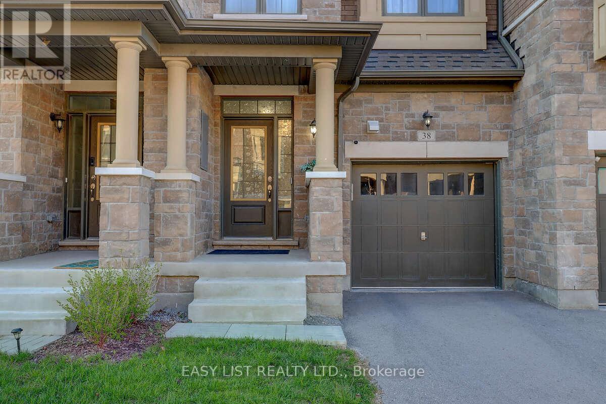 38 HALLMARK WAY, Whitby, Ontario