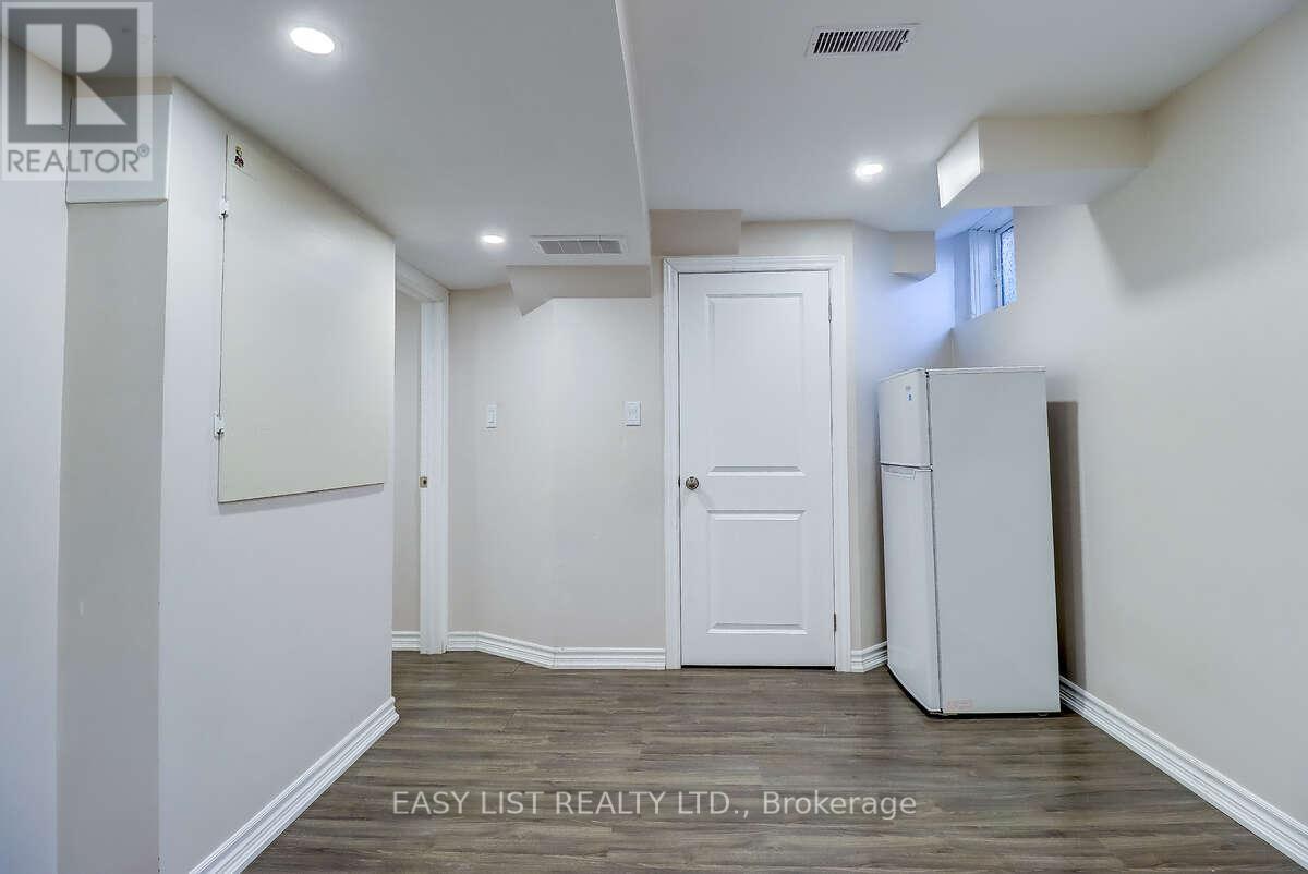 38 Hallmark Way, Whitby, Ontario  L1P 0K2 - Photo 35 - E13044584