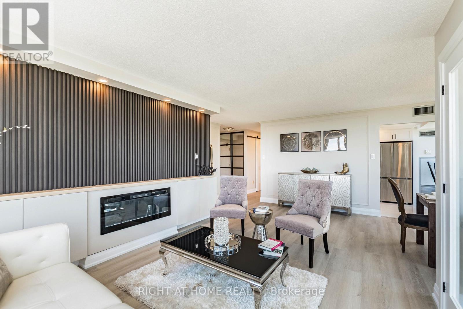 704 - 250 WEBB DRIVE, Mississauga, Ontario