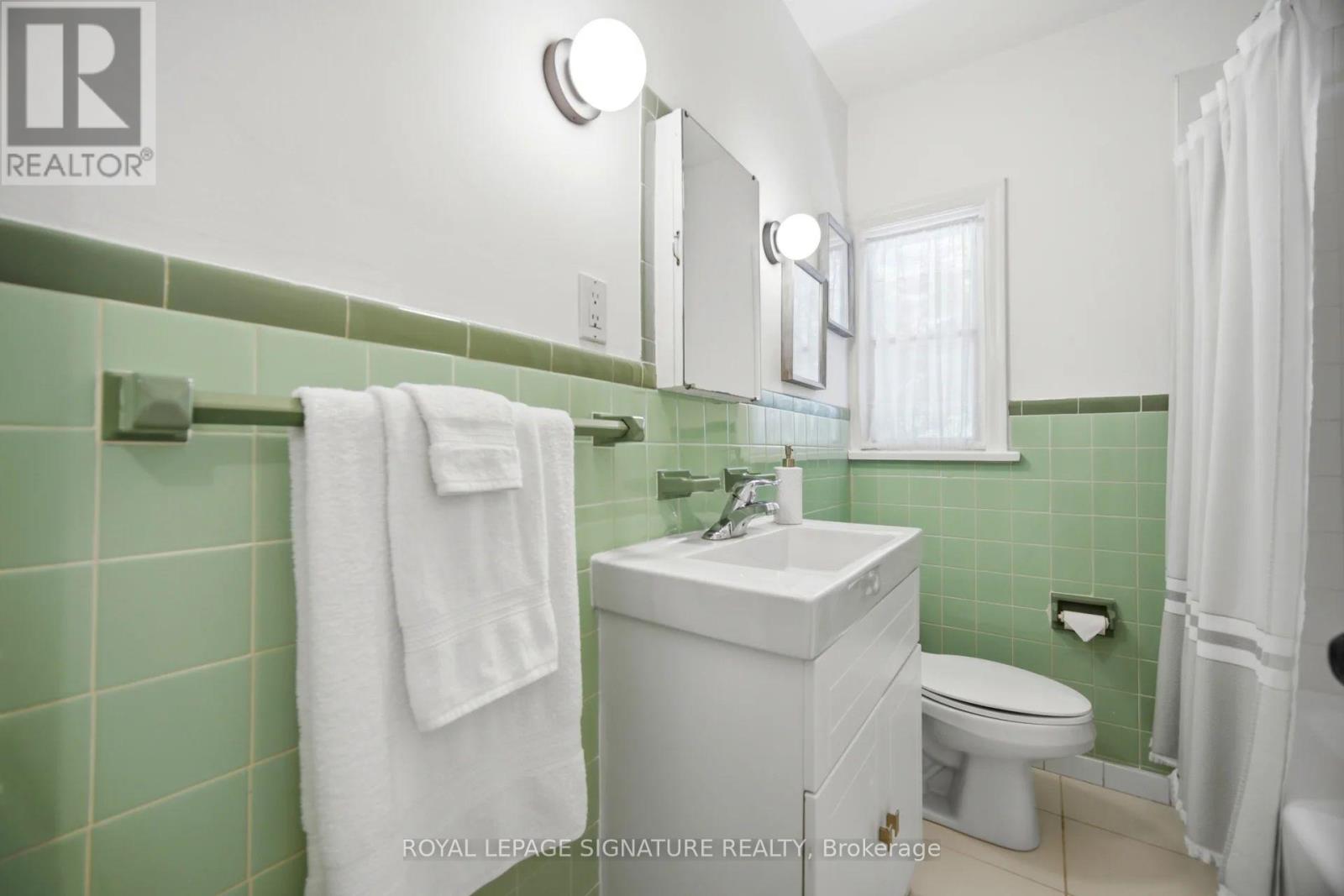 16 King Georges Drive, Toronto, Ontario  M6M 2G9 - Photo 27 - W13236846