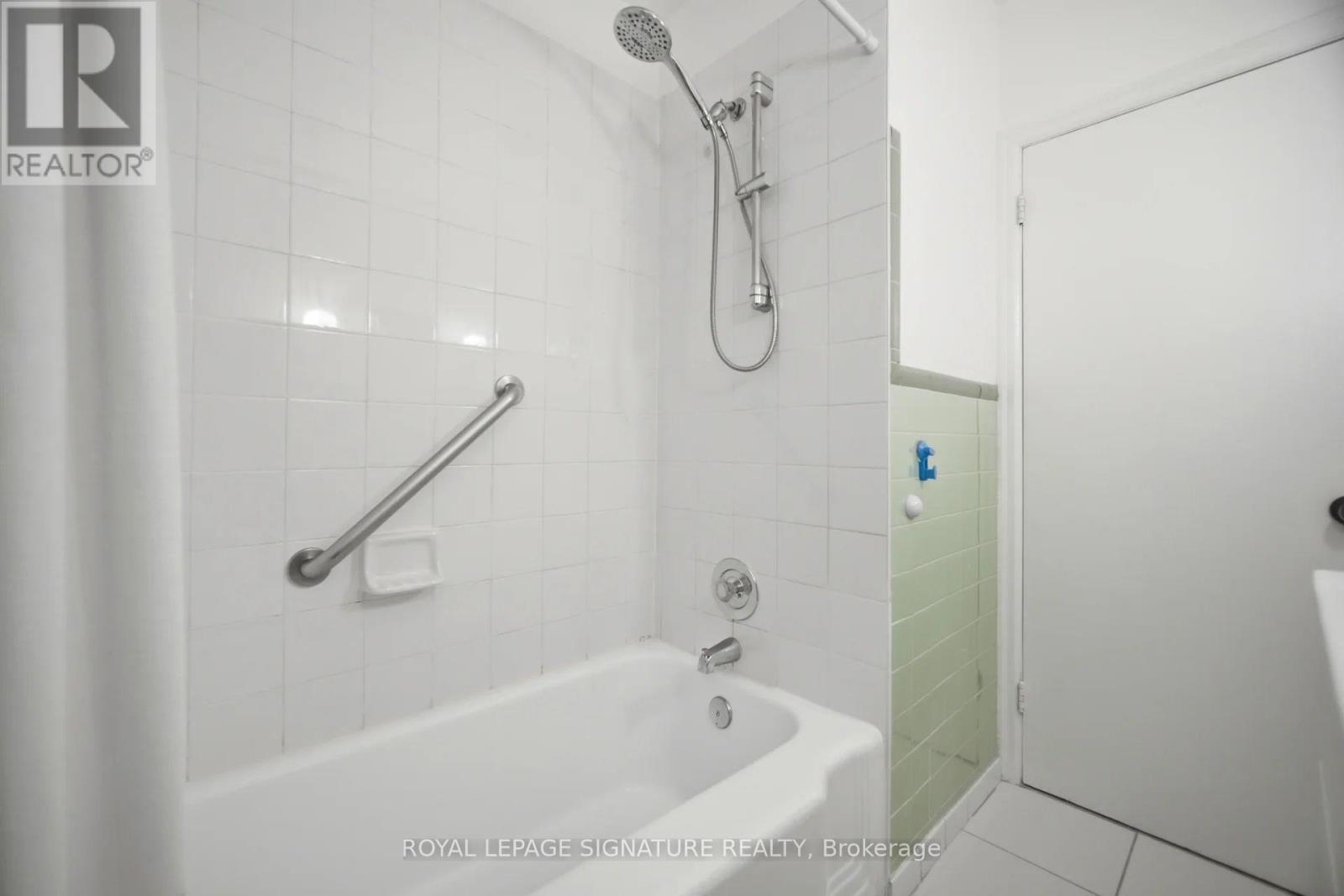 16 King Georges Drive, Toronto, Ontario  M6M 2G9 - Photo 28 - W13236846