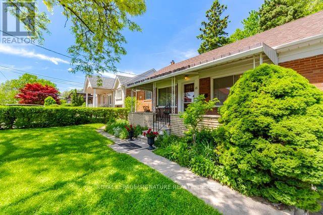 16 King Georges Drive, Toronto, Ontario  M6M 2G9 - Photo 3 - W13236846