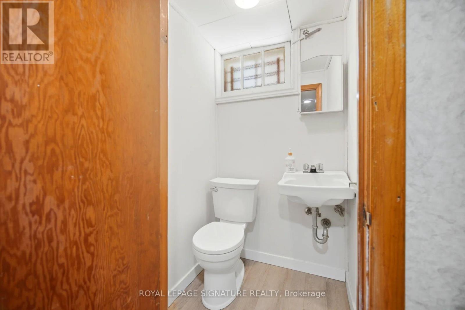 16 King Georges Drive, Toronto, Ontario  M6M 2G9 - Photo 34 - W13236846