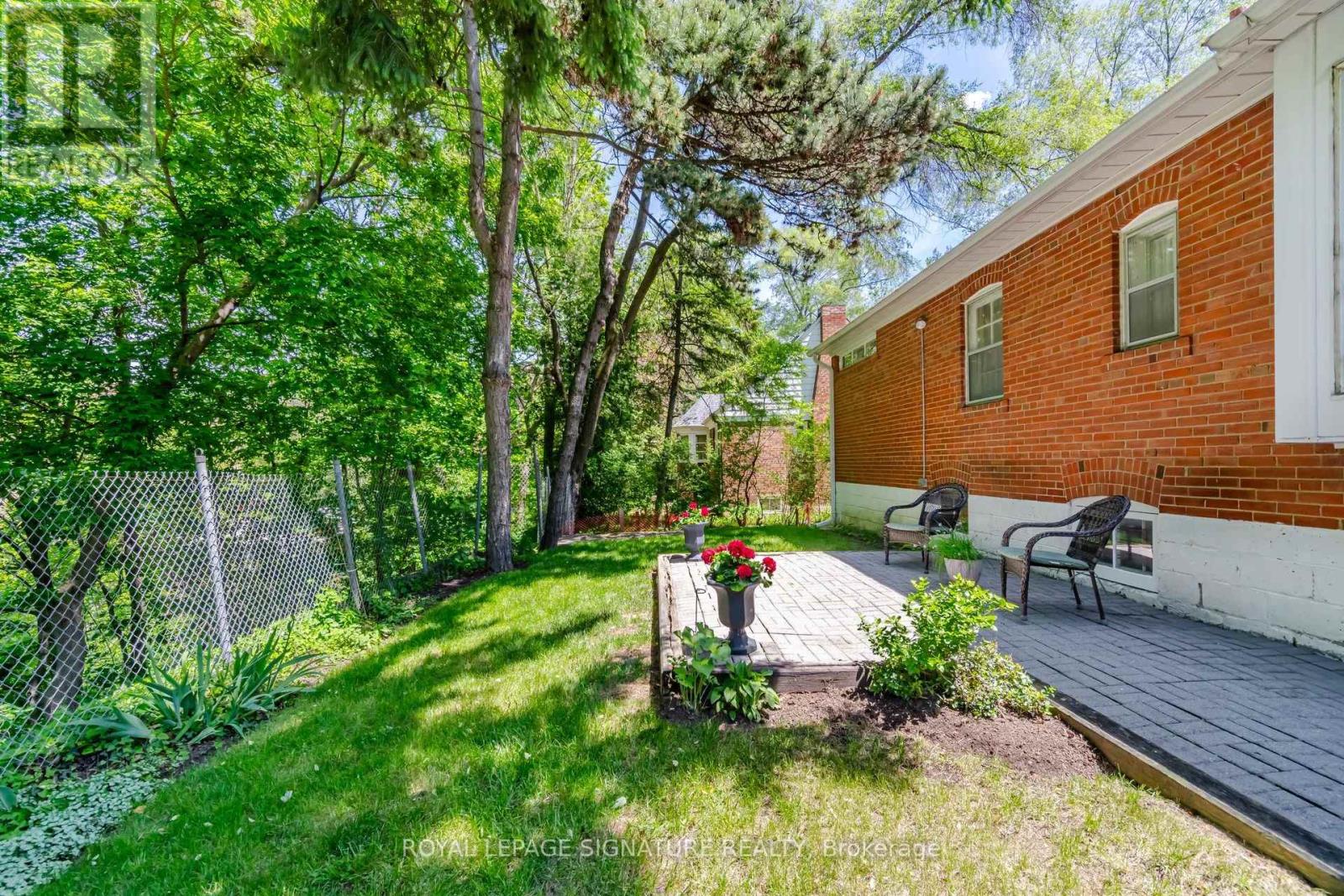 16 King Georges Drive, Toronto, Ontario  M6M 2G9 - Photo 37 - W13236846