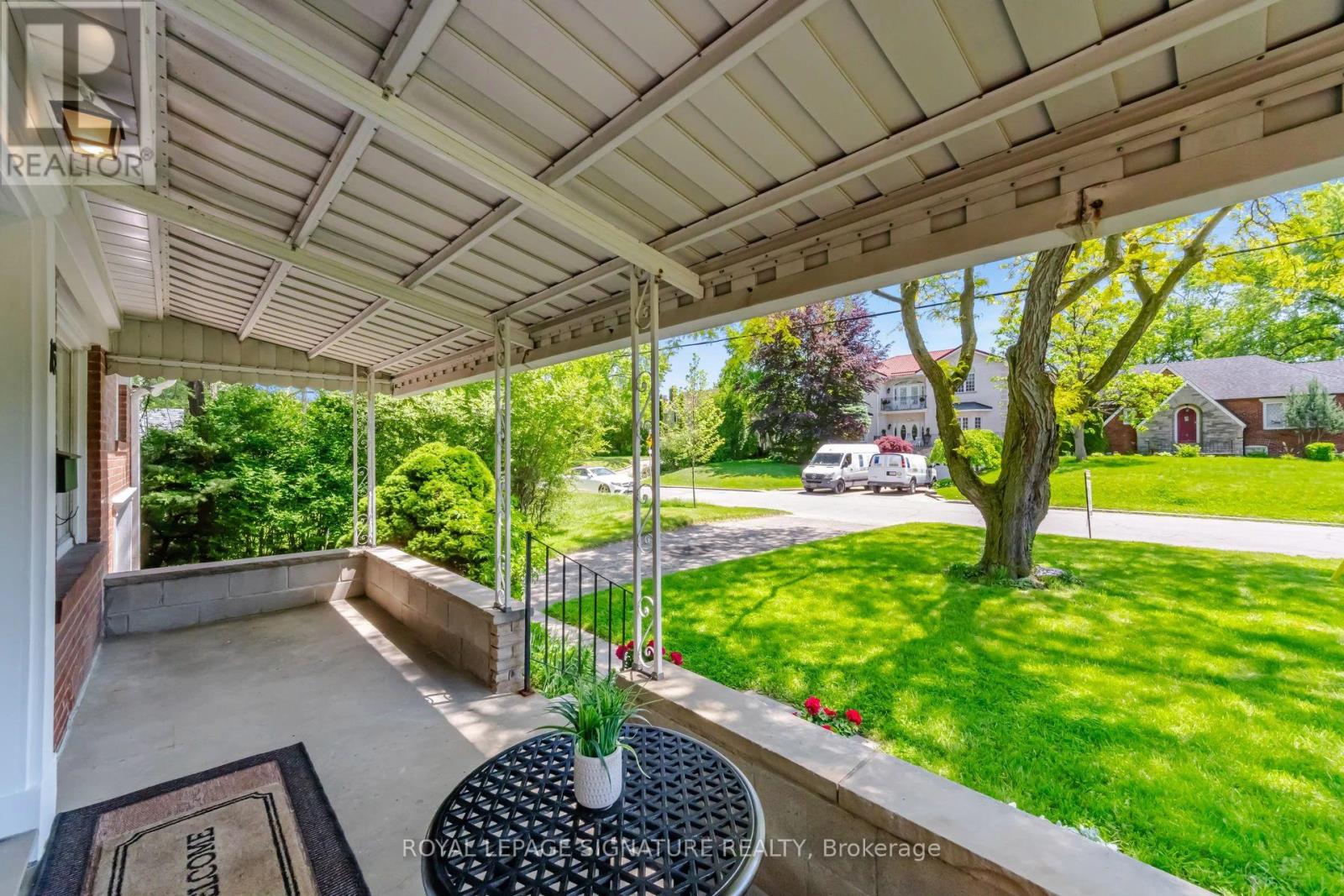 16 King Georges Drive, Toronto, Ontario  M6M 2G9 - Photo 5 - W13236846