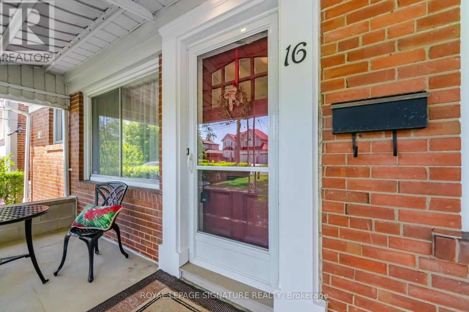 16 King Georges Drive, Toronto, Ontario  M6M 2G9 - Photo 7 - W13236846