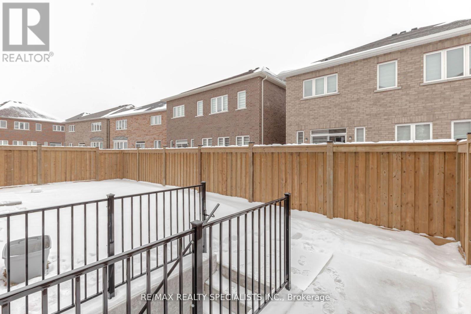 B - 74 Clockwork Drive, Brampton, Ontario L7A 5J1 - Photo 3 - W13236850