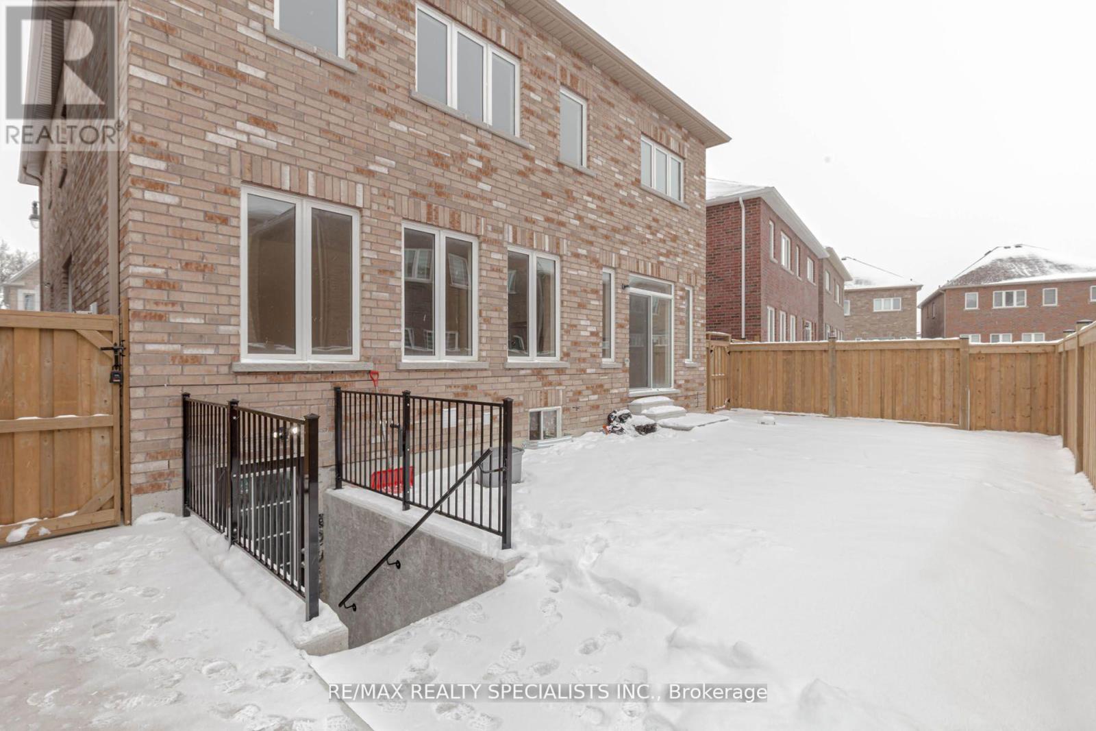 B - 74 Clockwork Drive, Brampton, Ontario L7A 5J1 - Photo 4 - W13236850