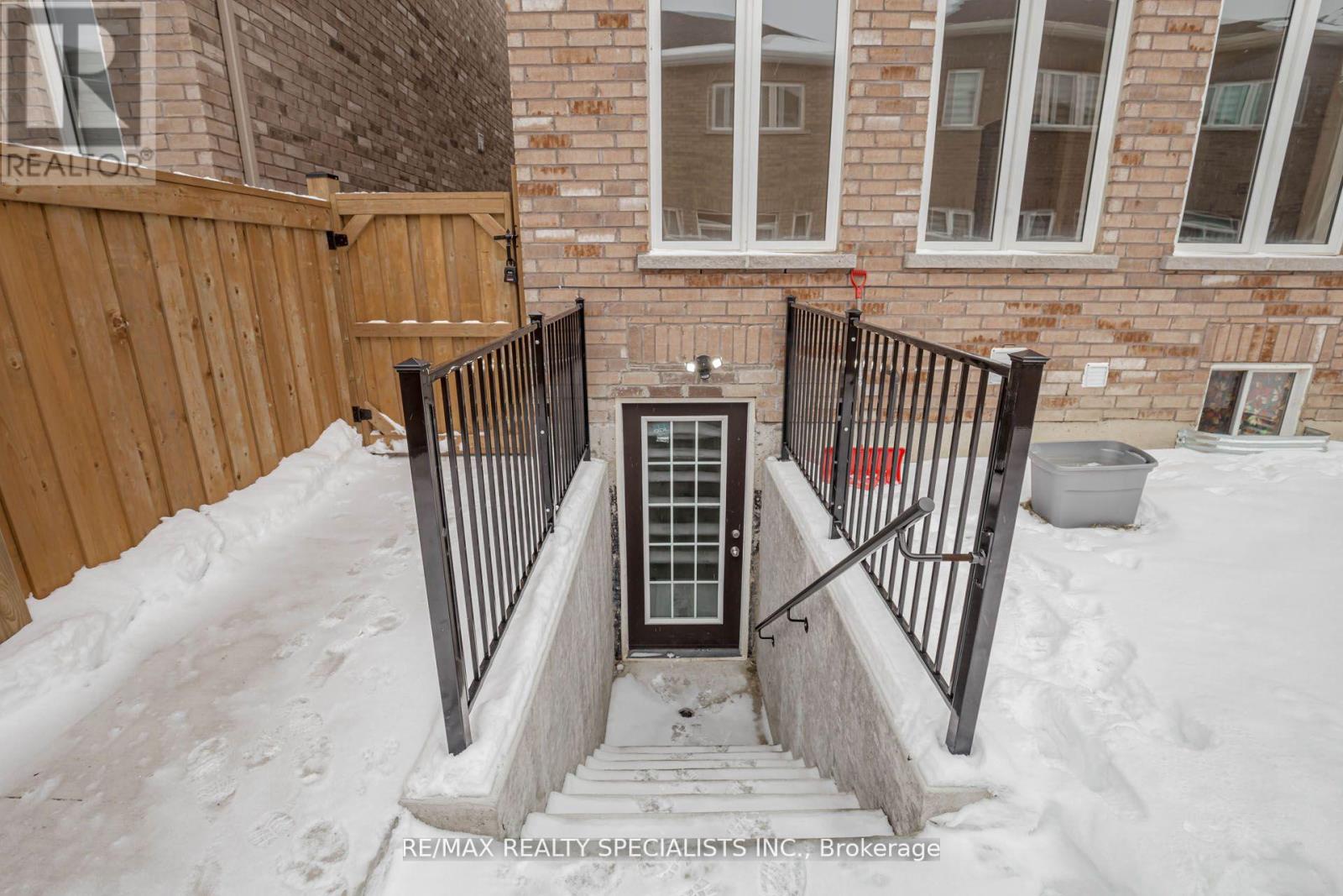 B - 74 Clockwork Drive, Brampton, Ontario L7A 5J1 - Photo 5 - W13236850