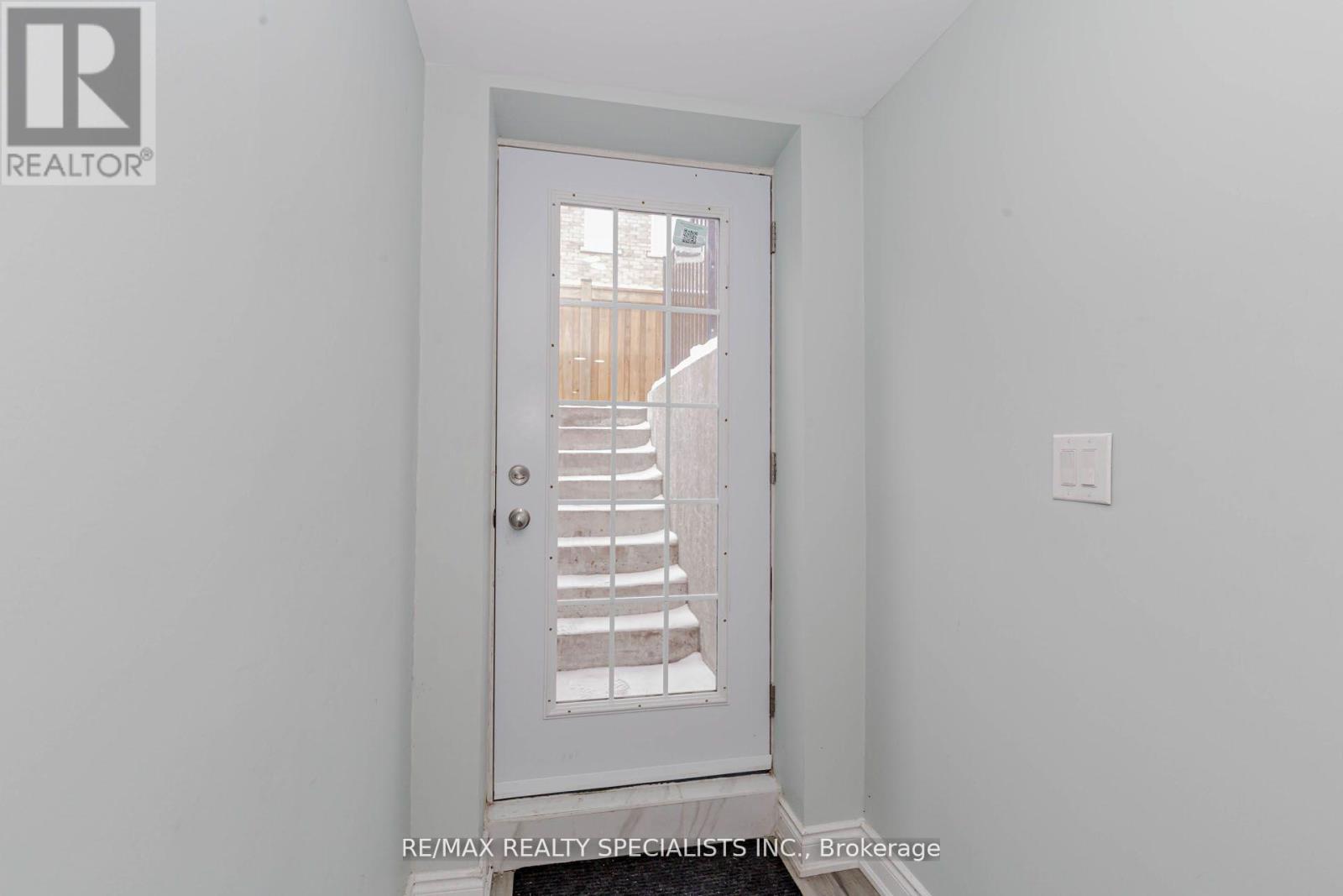 B - 74 Clockwork Drive, Brampton, Ontario L7A 5J1 - Photo 6 - W13236850