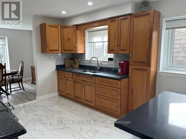 235 Louis Drive, Mississauga, Ontario  L5B 1Z1 - Photo 5 - W13236878