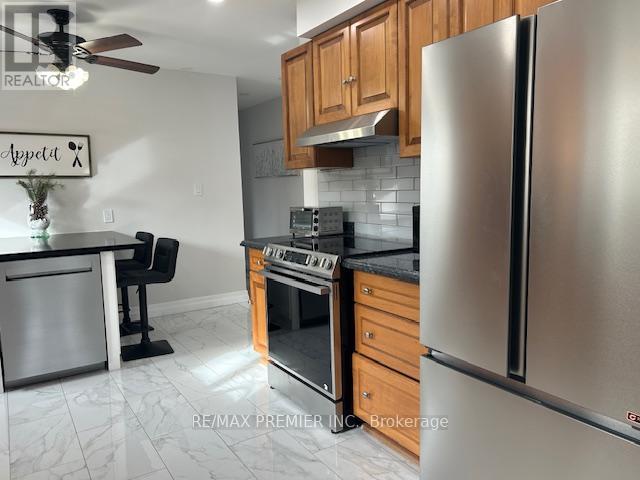 235 Louis Drive, Mississauga, Ontario  L5B 1Z1 - Photo 6 - W13236878