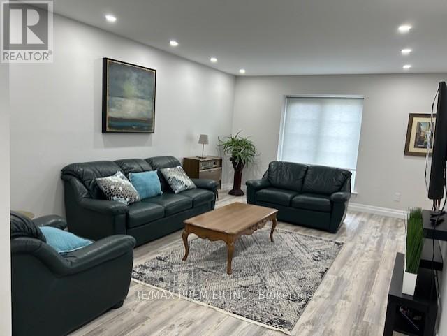 235 Louis Drive, Mississauga, Ontario  L5B 1Z1 - Photo 9 - W13236878