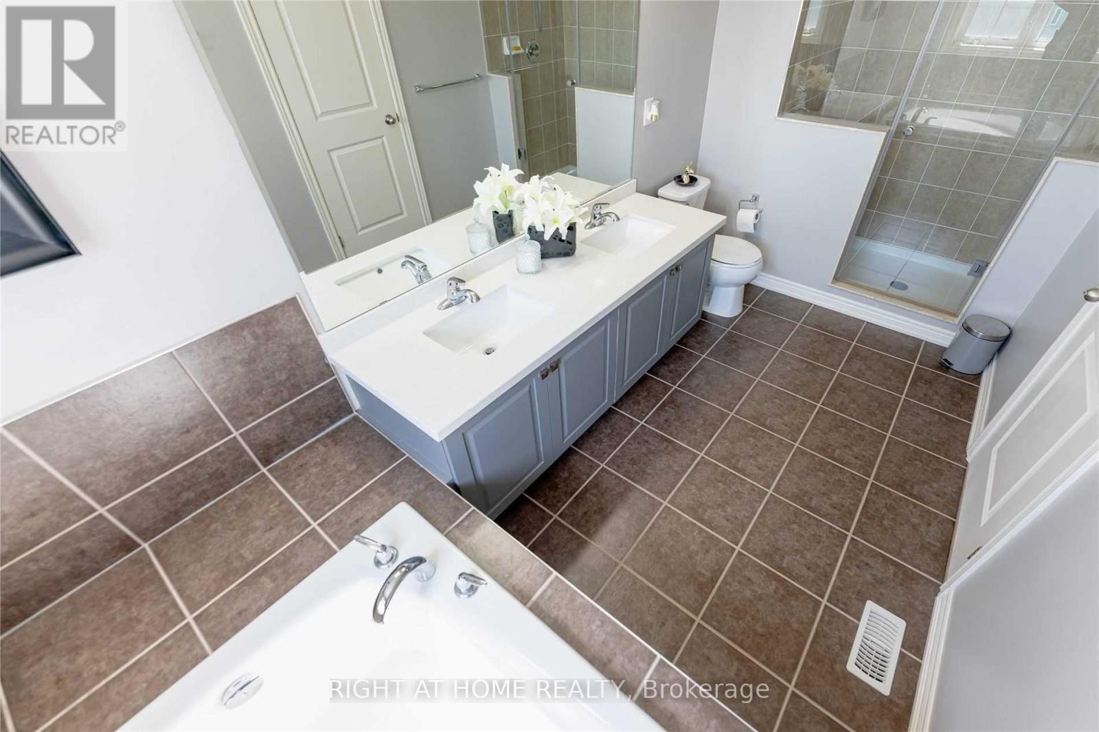 41 Dufay Road, Brampton, Ontario  L7A 4A2 - Photo 10 - W13236894
