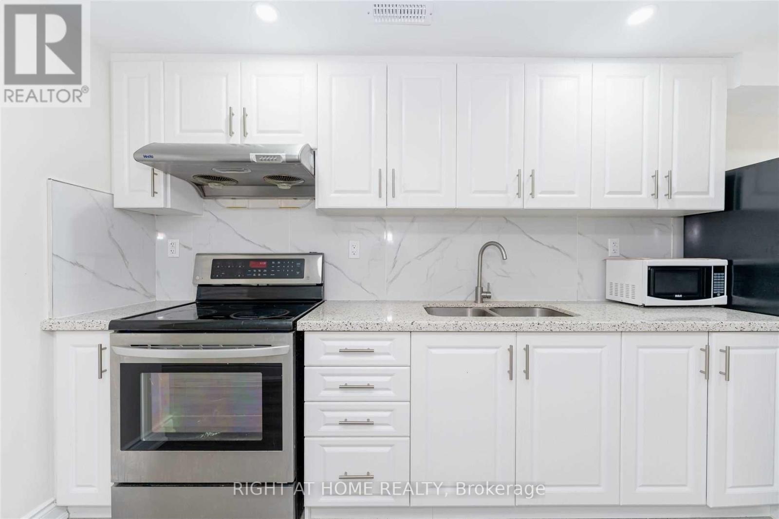 41 Dufay Road, Brampton, Ontario  L7A 4A2 - Photo 4 - W13236894