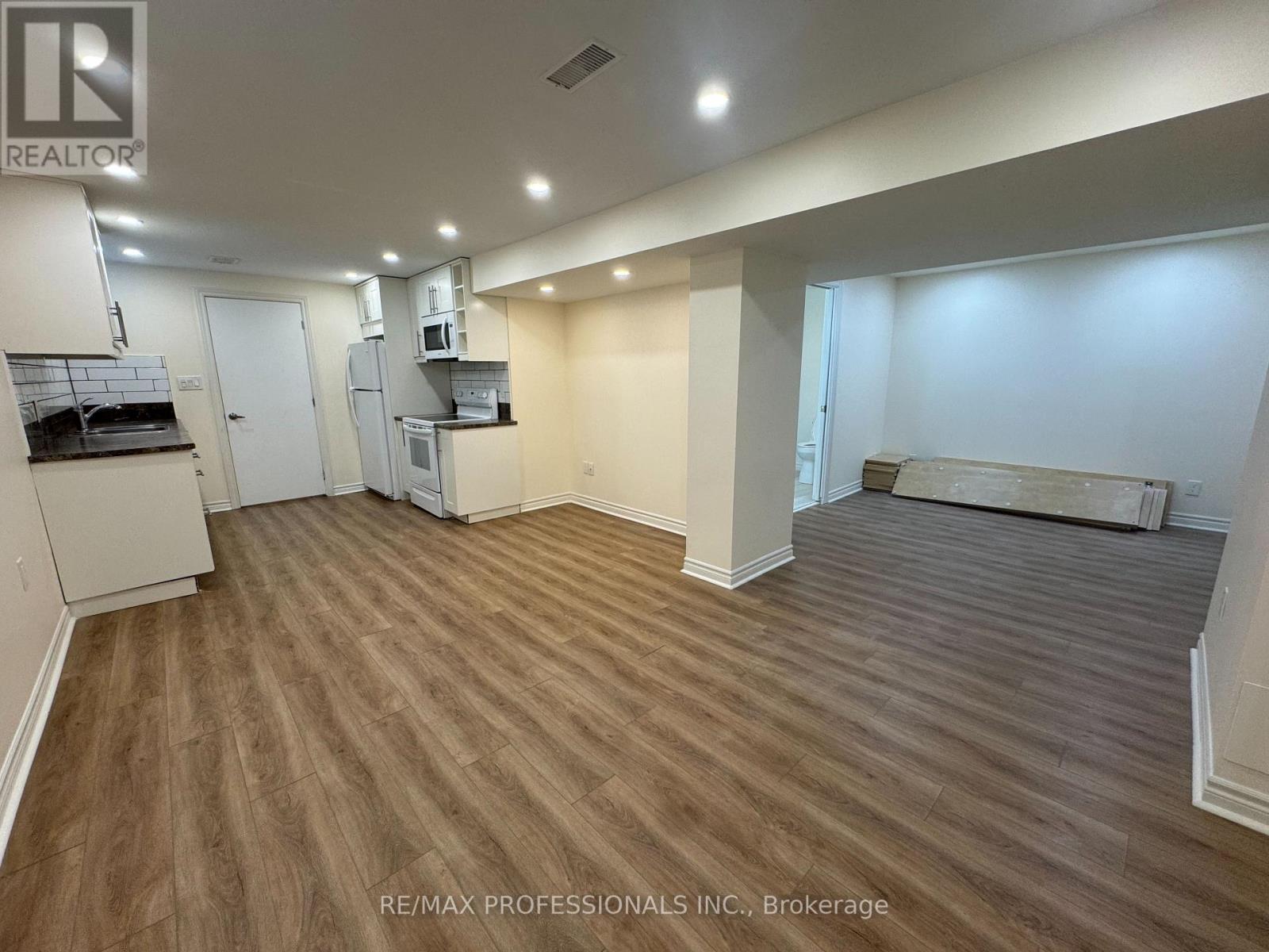 Bsmt - 102 Paulart Drive, Toronto, Ontario  M9B 3V9 - Photo 12 - W13236922