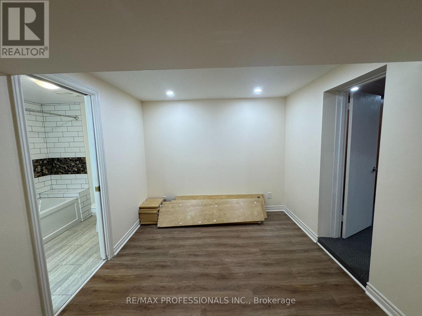 Bsmt - 102 Paulart Drive, Toronto, Ontario  M9B 3V9 - Photo 13 - W13236922
