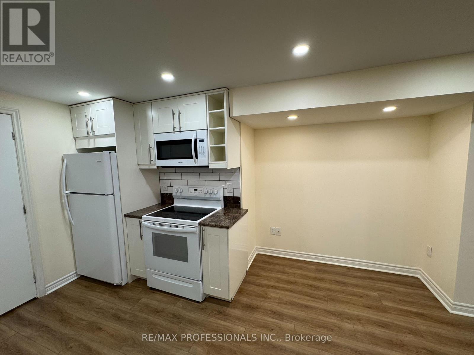 Bsmt - 102 Paulart Drive, Toronto, Ontario  M9B 3V9 - Photo 5 - W13236922
